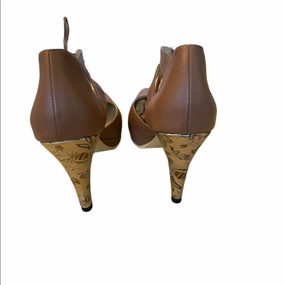 NEW Angela Arias Mocha Leather Heels with Floral Detail Size 40 - Picture 5 of 6